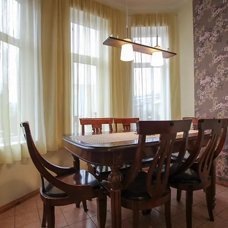 Apartment Chelsea Roosi 11 *