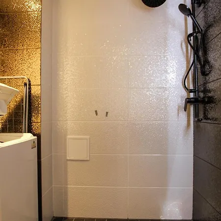 Chelsea Roosi 11 Apartment *
