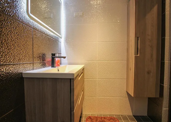 Chelsea Roosi 11 شقة *