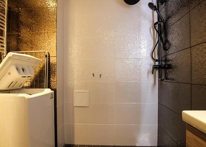 Chelsea Roosi 11 شقة *